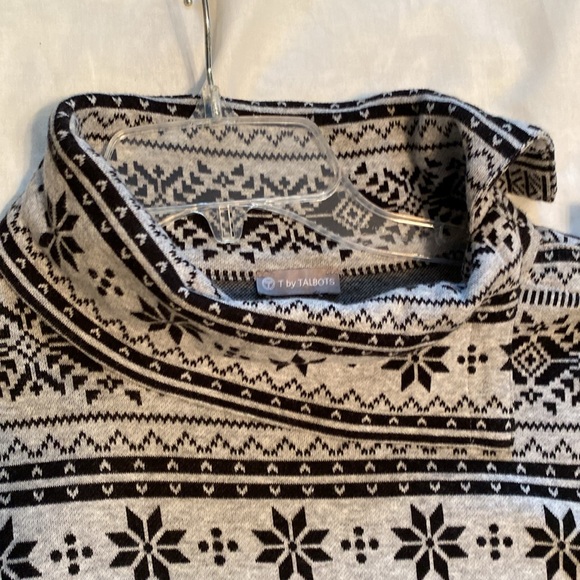 Talbots M blk/grey top.  It will fit a large, but tighter. - Picture 9 of 11